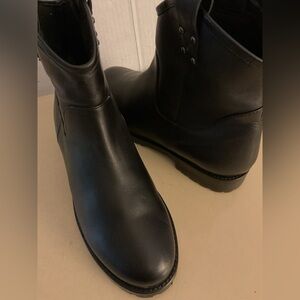 VINCI women black leather new with no tags Chelsea short boots size 6 Euro 36